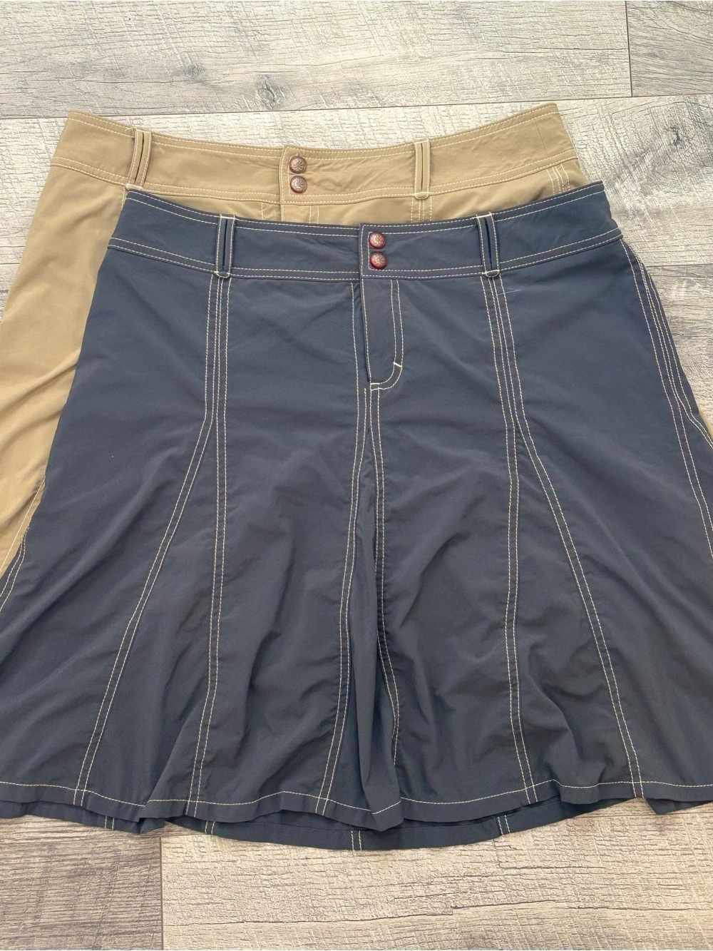 Athleta Whatever Women’s 14 A-Line Knee Skort Button set of 2 khaki/gray